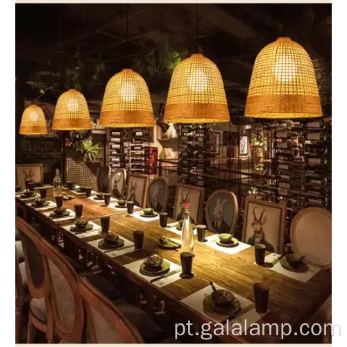 Lustre grande de rattan com sombra de tecido